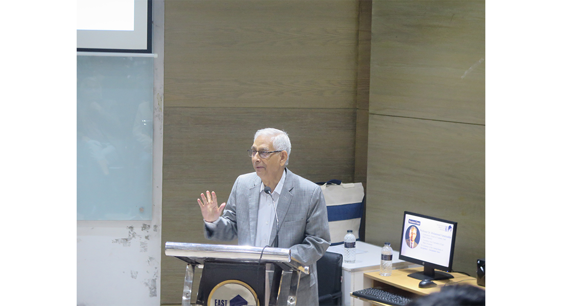 Department of Economics Holds Seminar on Populatio